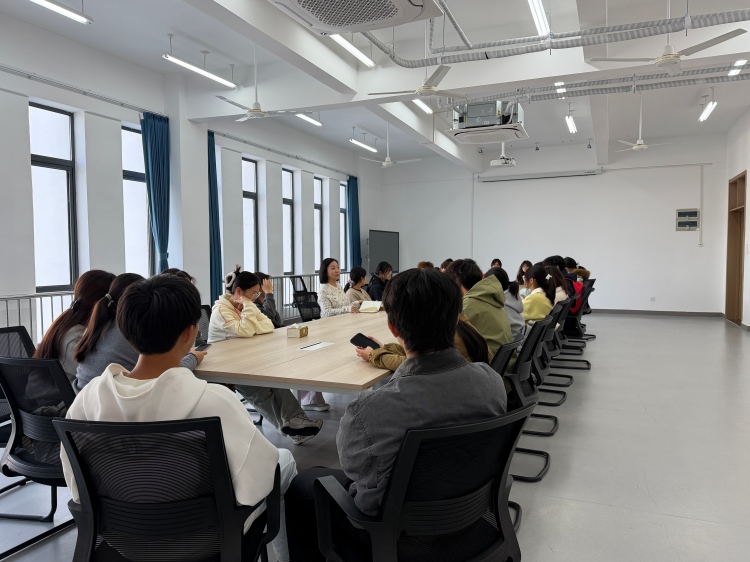 1763346857165887.jpg 期中教学检查学生座谈会照片02-修改尺寸版.jpg