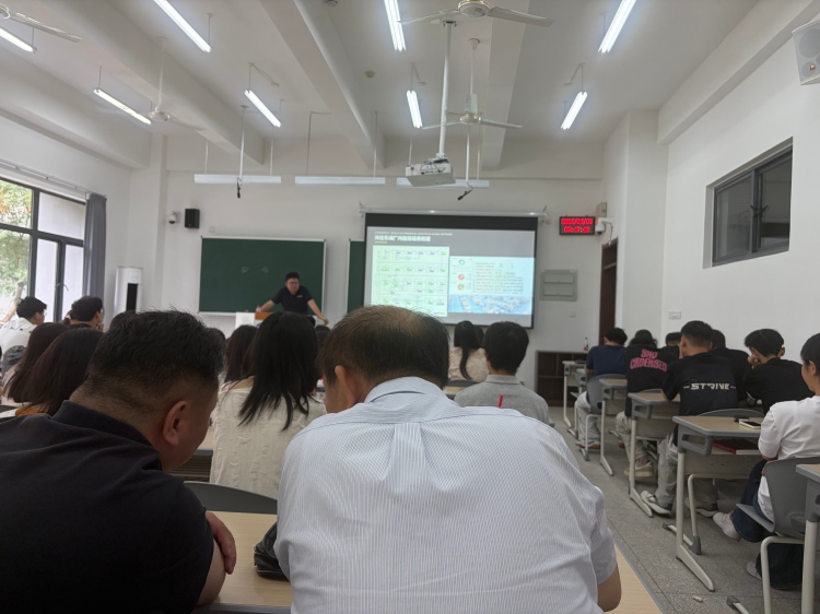 1780295322187837.jpg 李康讲座照片2(宽750).jpg