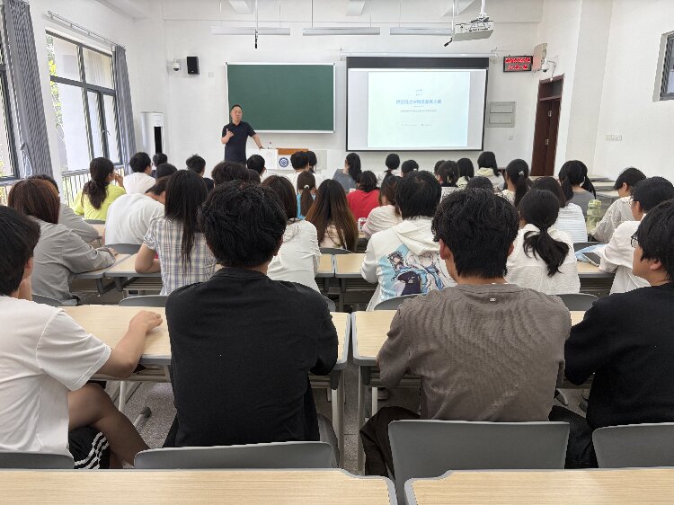 王小锋讲座照片.jpg